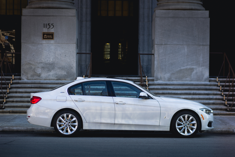 Illustration for article titled 2017 BMW 330e Plug-In Hybrid: The Jalopnik Review